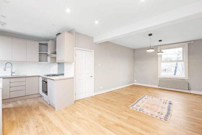 Top Floor Flat, 21, Devonshire Road, London photo 4