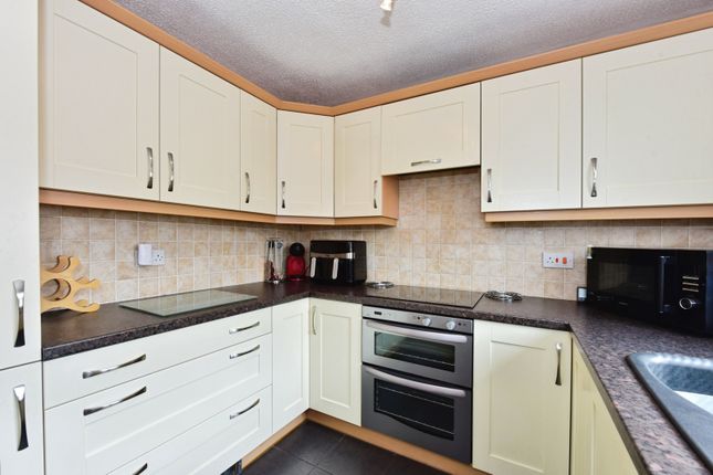 2, Nether Oak Close, Sheffield photo 4