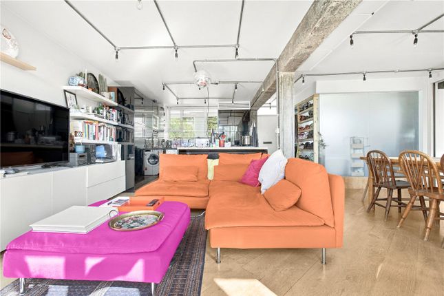 Flat 34, Mulberry Court,, Tompion Street, London photo 4