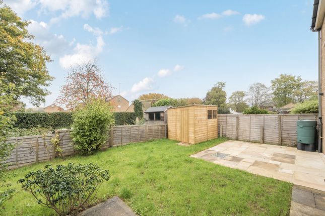 98, Sycamore Drive, Oxfordshire photo 2