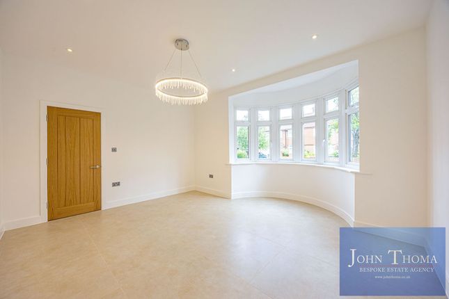38, Chigwell Park Drive, Chigwell photo 4