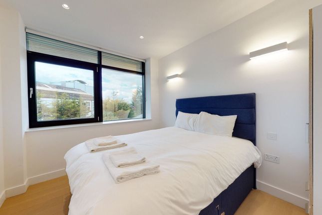 New Horizons Court, Brentford photo 3