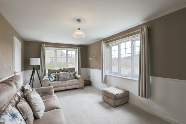 1, Cooper Crescent, Stratford-Upon-Avon photo 2