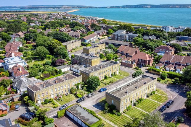 21 Hamilton Court,, De La Warr Road, Lymington photo 2