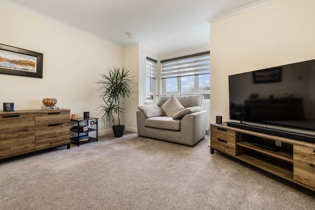 47, Lees Court, Coatbridge photo 4