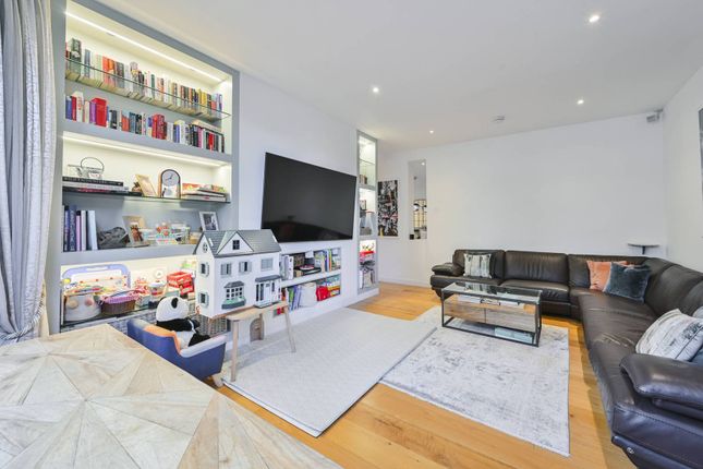 Thumbnail Flat for sale in Bickenhall Mansions, Marylebone, London