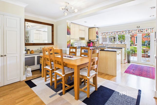 4, Hartfield Road, Chessington photo 4