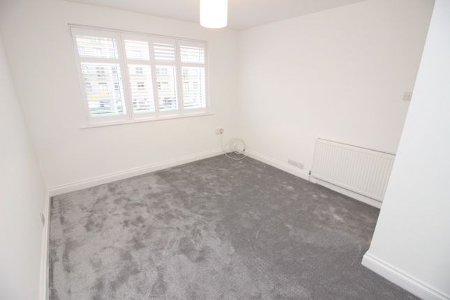 Flat to rent in London Road, North Cheam