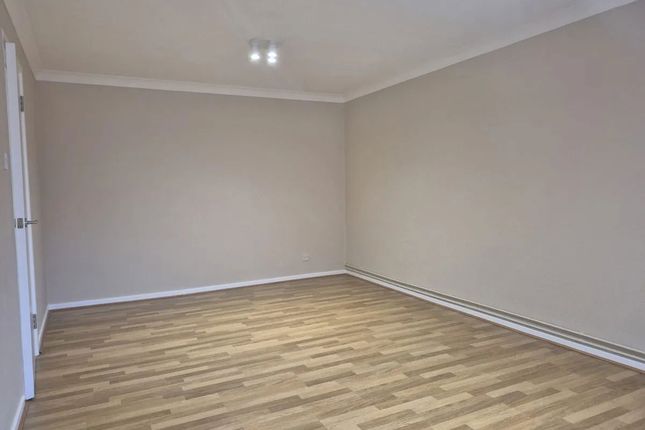 46, Vega Road, Bushey photo 2