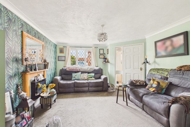 8, Rainswood Close, Hull photo 3