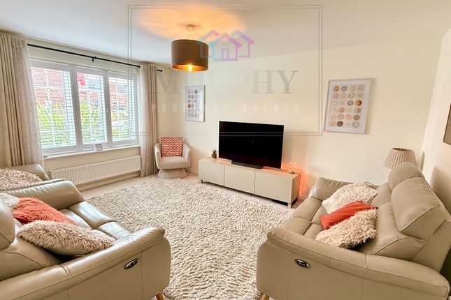 19 Warren Court, Pontefract photo 4