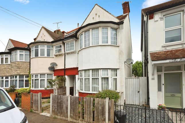 Thumbnail Flat for sale in Wesborough Road, Westcliff-On-Sea