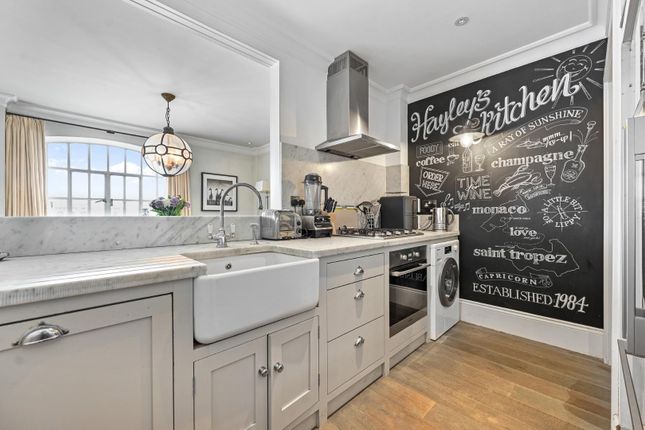 Tec - 19 Millers Wharf - Kitchen3 (1).Jpg