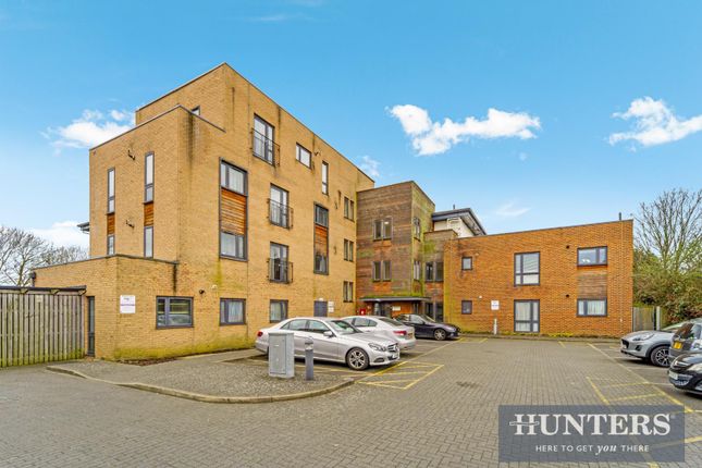 2-bed flat on Dewhurst Court, Flat 20, Inverness Road, Hounslow, £315,000
