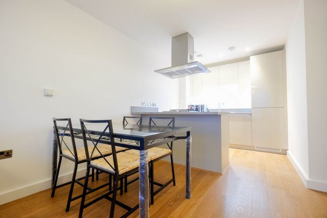 Flat to rent in Babbage Point, Norman Road, Greenwich