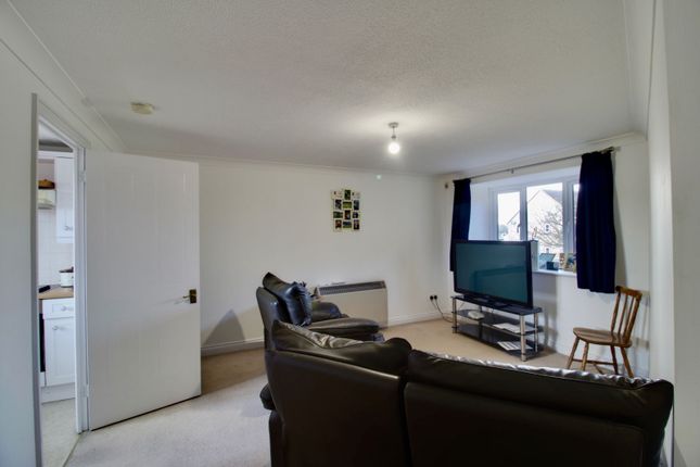 39, Messant Close, Romford photo 3