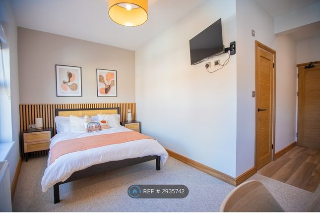 81, The Crescent, Eastleigh, Hampshire, SO50 photo 3