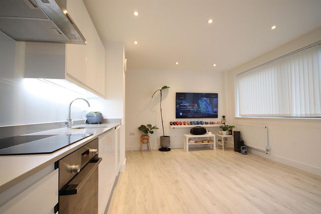 Apartment 12 Maiden House, Vanwall Road, Maidenhead photo 3