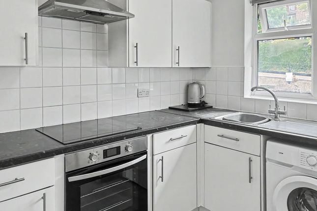 14 Davies Court,, Carrington Road, High Wycombe photo 2