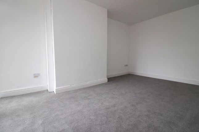4, Laurel Avenue, Darwen photo 3