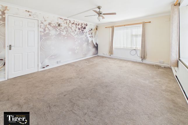 Flat 50, Crescent Court, Promenade, Blackpool photo 2