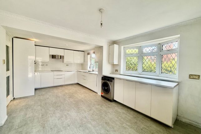 100, Elderbek Close, Waltham Cross photo 2