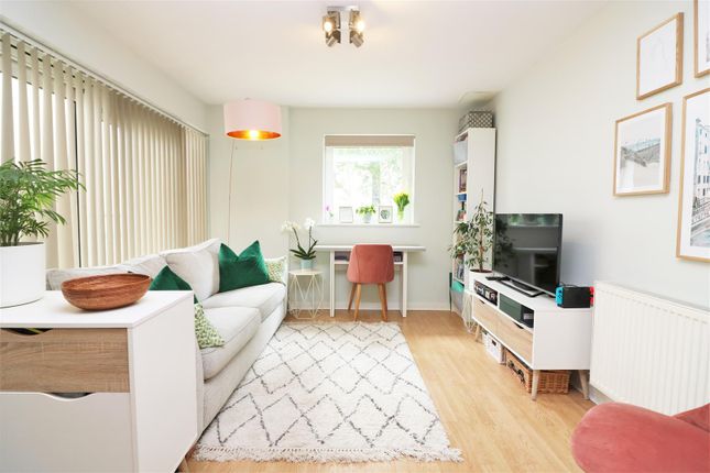 Flat to rent in Tequila Wharf, Commercial Road