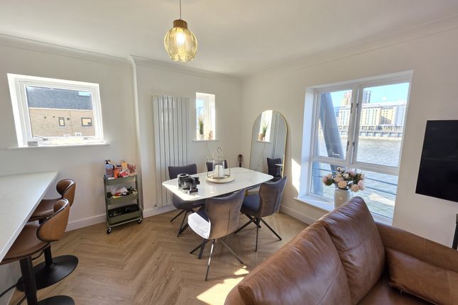 Lndn-Kea396-Flat 5 Balmoral House,, 9 Keats Ave, London photo 2