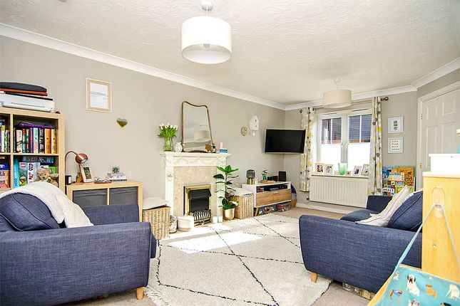 27, Williams Avenue, Lichfield photo 2
