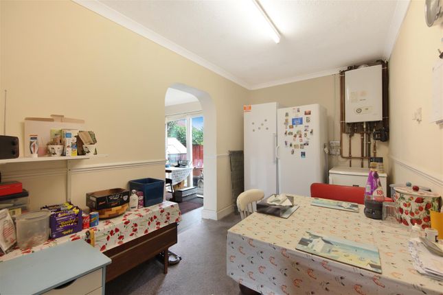 1, Russell Close, London photo 3