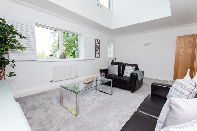 Thumbnail Flat to rent in Turners Hill Road, Pound Hill, Crawley