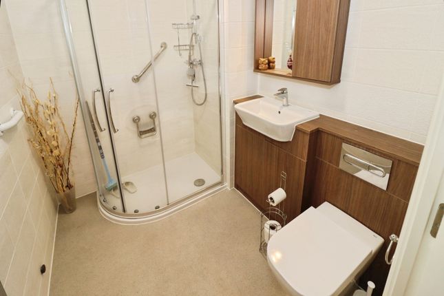 8 Trewin Lodge,, Normandy Drive, Bristol photo 4