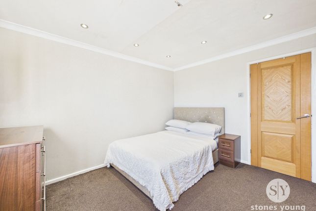 1 Shear Bank Close, Blackburn photo 4