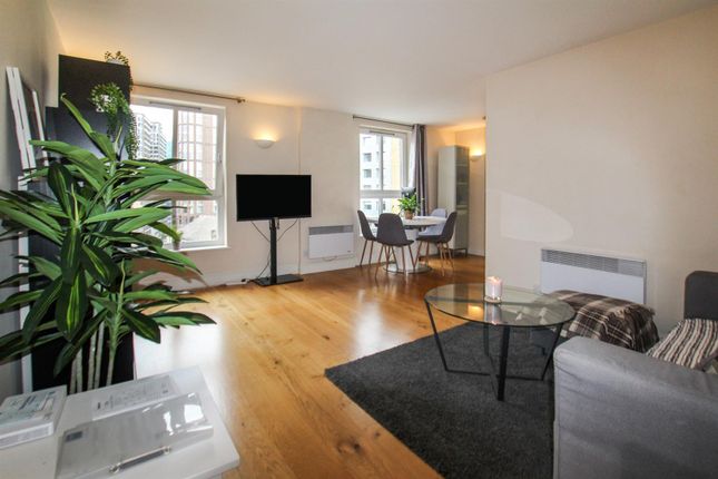 Flat 802, Dryden Building, Commercial Road, London photo 2