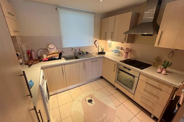 Thumbnail Flat for sale in Kingscote Way, Brighton