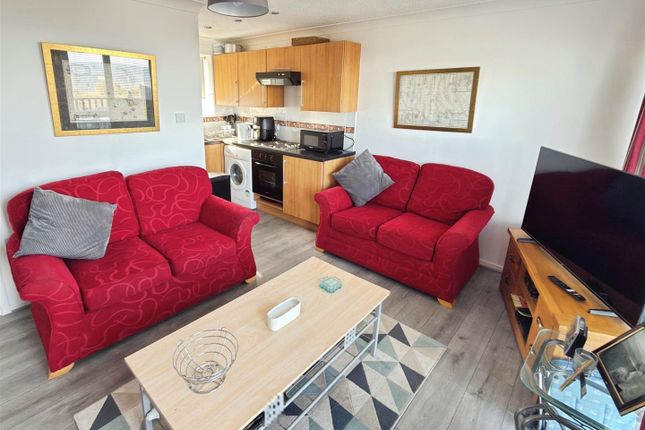 120, Waterside Park, The Street, Lowestoft photo 3