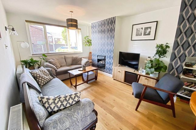 17, Queenhill Road, Manchester photo 4