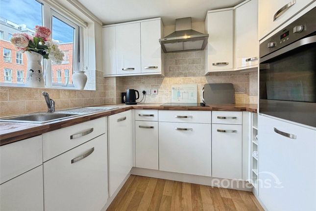 Flat 19, Stokes Lodge, 3, Park Lane, Surrey photo 2