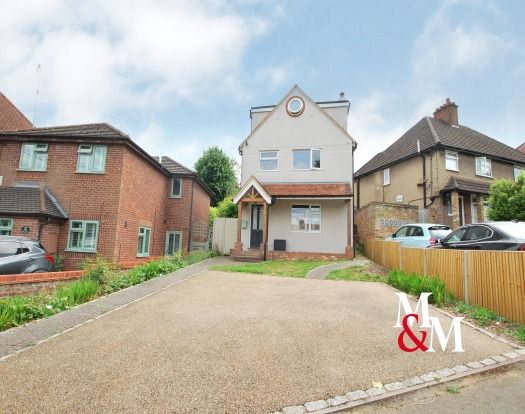 Thumbnail Detached house to rent in Woodlands Avenue, Berkhamsted