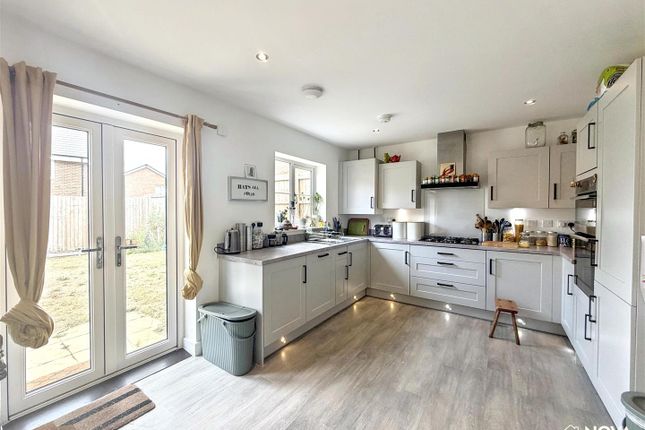 28, Lynchets Road, Luton photo 2