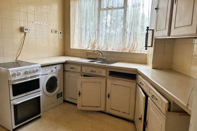 5 Bramerton 213-215, Willesden Lane, London photo 2