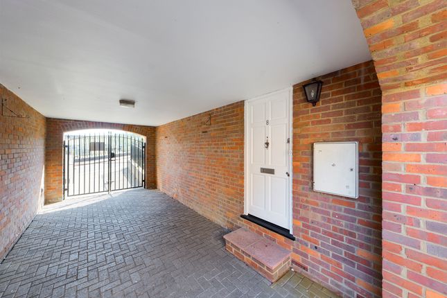 Thumbnail Maisonette to rent in Loakes Court, Rutland Street, High Wycombe