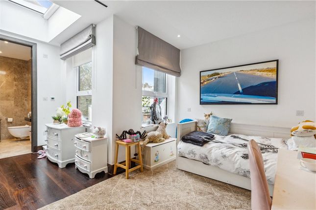 Flat for sale in Logan Place, London