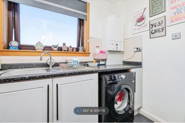 Tulloch Court, Cowdenbeath photo 4