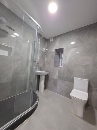 Flat 5, 52 Ystrad Road, Ton Pentre photo 3