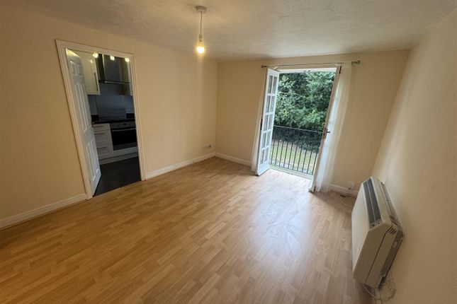 78, Leigh Hunt Drive, London photo 3