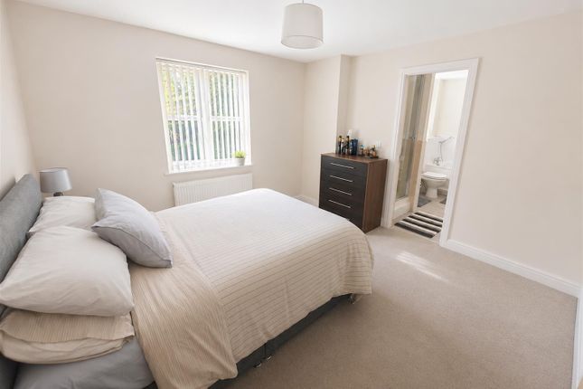 28, Newmarket Close, Corby photo 4