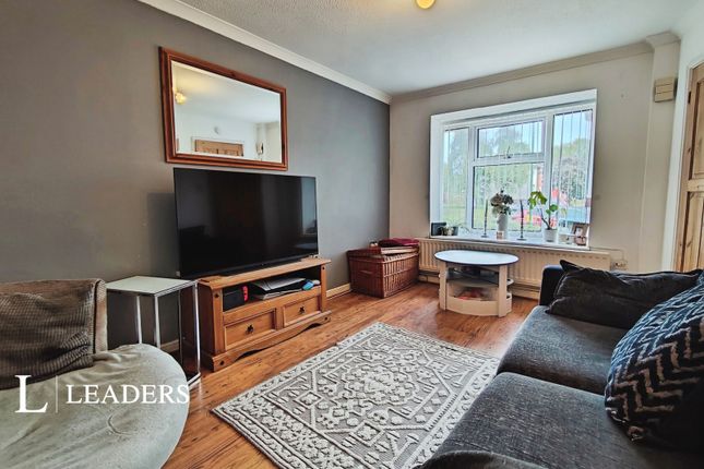 58, Falcon Gardens, Littlehampton photo 2