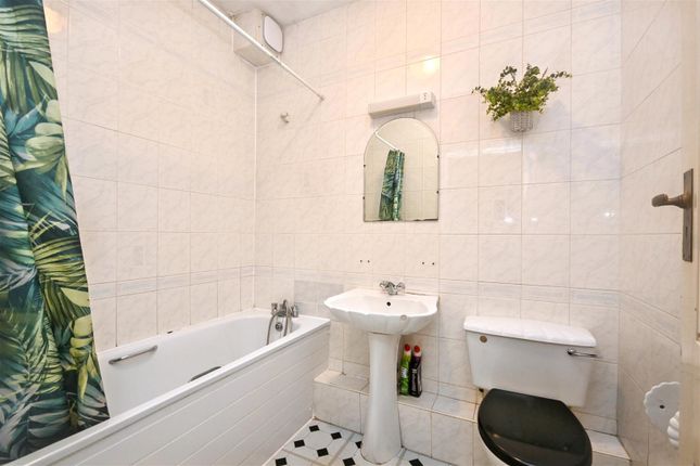 Flat 3a, 7, Grassington Road, Eastbourne photo 4