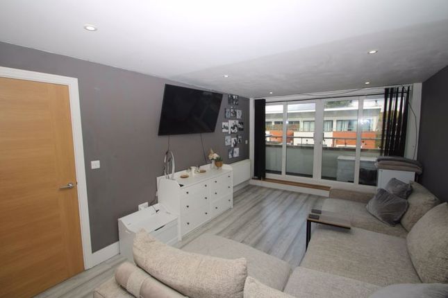 Flat for sale in Skyline Mews, High Wycombe